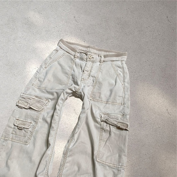 American Eagle Outfitters Mid Rise Cream Beige Cargo Style Wide Leg Pants - Picture 3 of 9